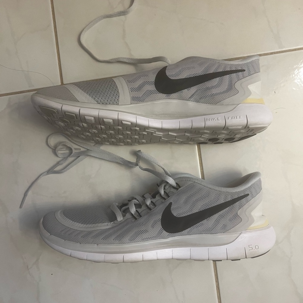 Nike Free Running Barefoot Ride 5.0 Women’s Gray with Black Sneakers - Picture 3 of 9